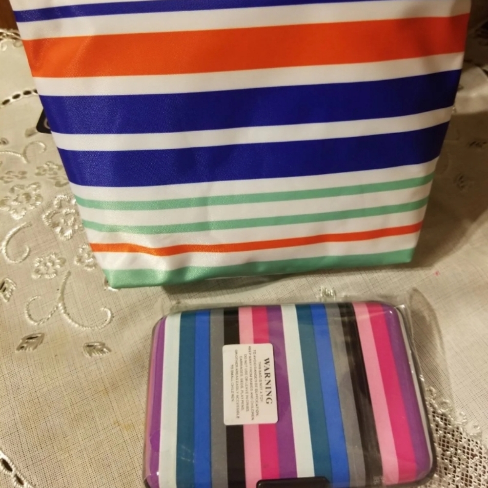 Pouch with card caddy